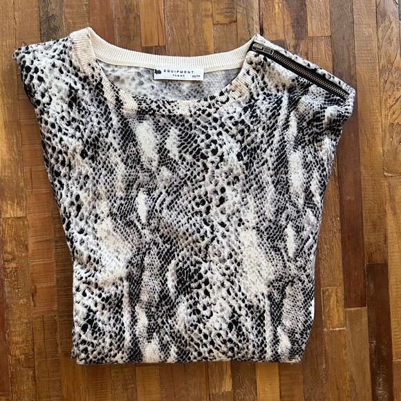 Equipment Animal Print Sweater w/ Zipper accent at neckline Sz. Small - Picture 2 of 6
